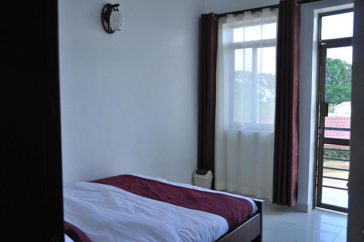 Golden View Hotel Ibanda Exterior foto