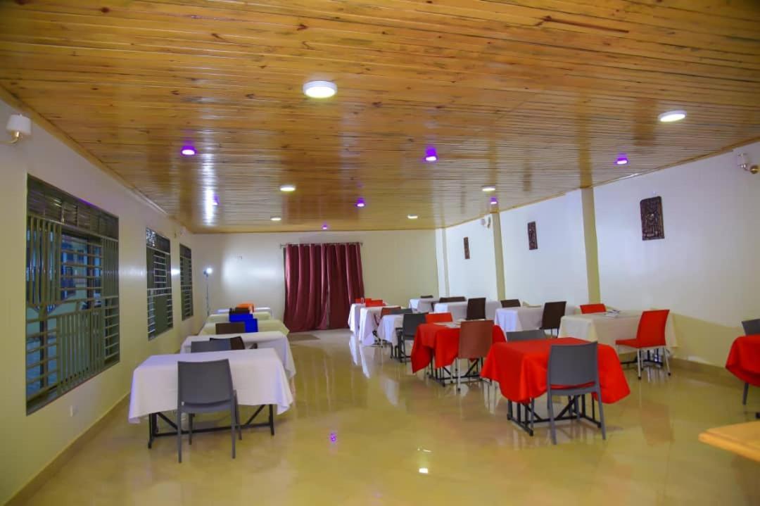Golden View Hotel Ibanda Exterior foto