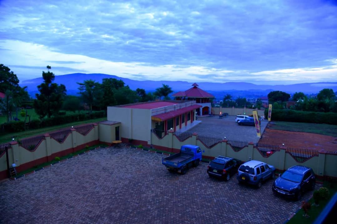 Golden View Hotel Ibanda Exterior foto
