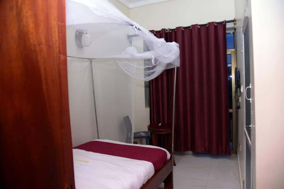 Golden View Hotel Ibanda Exterior foto
